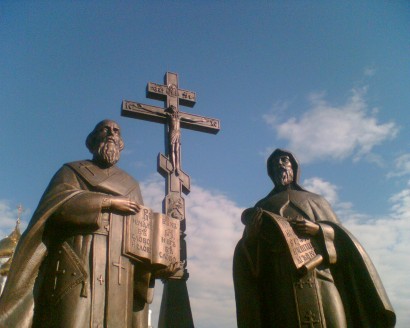 Cirill és Metód szobra Hanti-Manszijszkban