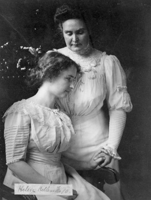 Helen Keller és Anne Sullivan (1909 körül)