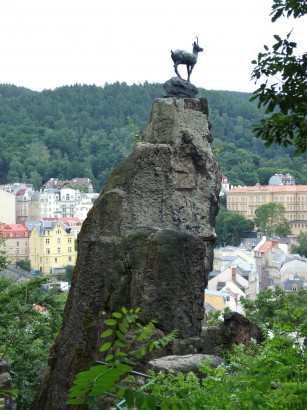Szarvas Karlovy Vary felett