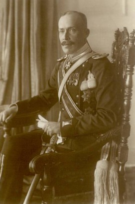 Wilhelm zu Wied herceg (1876–1945), 1914 márciusa és szeptembere közt Albánia uralkodója (bár trónfosztását csak 1925-ben mondták ki)