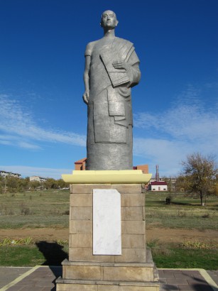 Zaja Pandita, az ojrát származású buddhista szerzetes és tudós szobra a mai Kalmükia fővárosában, Elisztában