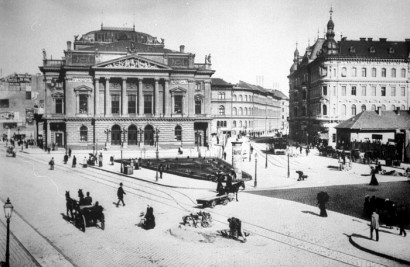 1959-ben a hazánkba látogató eszperantisták még láthatták a Nemzeti Színház épületét a Blahán