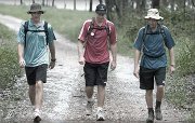 2000 kilométert gyalogonak 2000 bibliafordításért