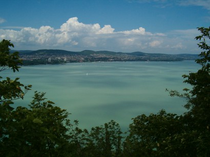 A Balaton esetében tudjuk, hogy mivel lehet szennyezni és mitől kell óvni. És a nyelv esetében?