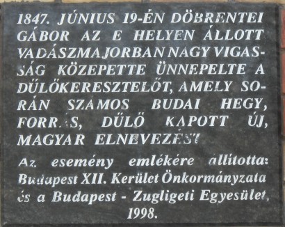 A dűlőkeresztelő emléktáblája – XII. Zugligeti út 113