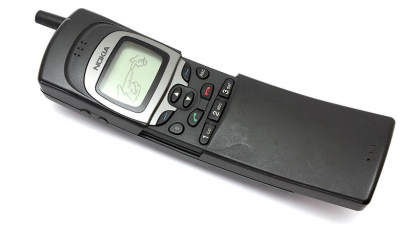 A Nokia 1996-os csúcsmodelje, a Mátrixot is megjárt 8110-es.