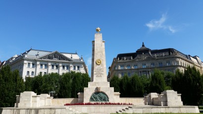 A Szabadság téren álló szovjet emlékmű