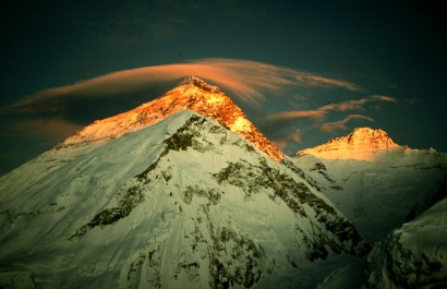Amikor George Malloryt megkérdezték, miért akarja megmászni a Mount Everestet, azt válaszolta: „mert ot van”.