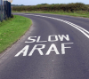 Angol-walesi kétnyelvű jelzések Wales útjain.
