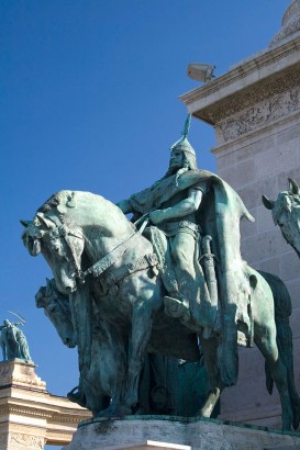 Árpád vezér lovasszobra a Hősök terén, Budapesten