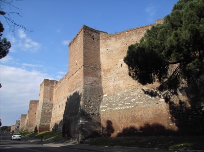 Aurelianus falai – óriásplakátot ide?