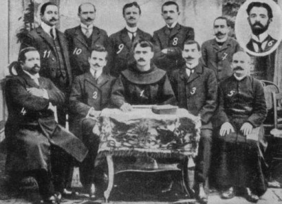 Az 1908-as monastiti konferencia résztvevői. Ők alapozták meg a mai albán irodalmi nyelvet és ábécét