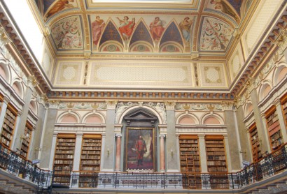 Az Egyetemi Könyvtár a Reáltanoda utca és a Ferenciek tere sarkán