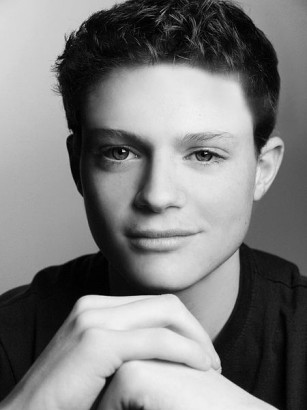 Az Emmettet alakító Sean Berdy