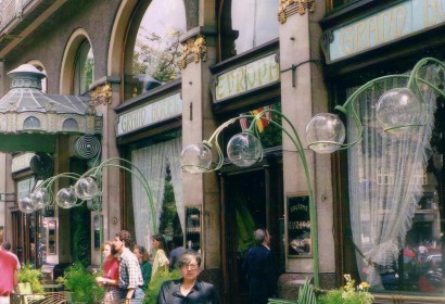 Az Evropa kávéház Prágában 1992-ben – a Gerbeaud helyett ide járhattak volna a szereplők, ha valóban Prágában lettek volna