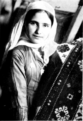 Azeri szőnyegszövőnő Bakuban (Bakıban), 1934-ben