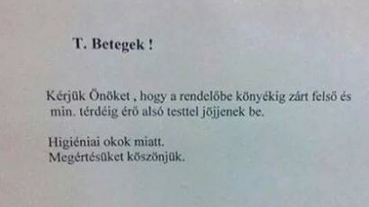 Belépés csak térdig érő alsó testtel!