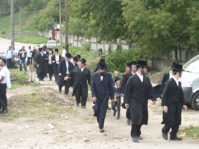 Chaszid zsidók zarándoklaton Ukrajnában