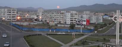 Darhan – Mongólia legnagyobb ipari városa. Itt található a magyarok által 1973-ban épített húskombinát.