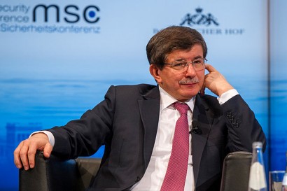 Davutoğlu. Miheztartás végett...