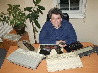 Dejan Ristanović szerb szakíró számítógépgyűjteményével