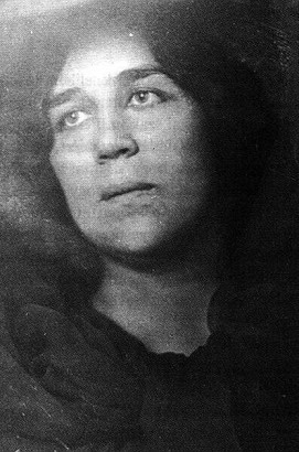 Dienes Valéria (1879-1978) – az első magyar női egyetemi tanár egykor maga is az ido híve volt