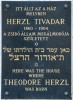 Emléktábla a Dohány utcában, hol Herzl Tivadar szülőháza állott