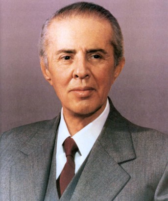 Enver Hoxha (1908–1985) – az Albán Munkapárt vezetőjeként évtizedekig az ország kommunista diktátora