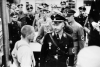 Himmler Dachauba látogat (1936). Az első náci koncentrációs tábor