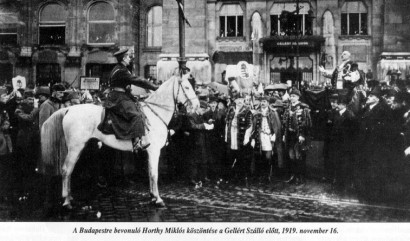Horthy Miklós fehér lovon Budapesten, 1919