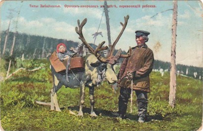 Idegen ügynök: orocs gyermekével egy 20. század eleji képeslapon