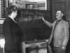 „Iskolai záróvizsgát tesz egy analfabéta ember” – adja hírül az MTI 1950 márciusában. Magyarországon sokat javult a helyzet azóta