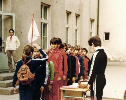 Iskolaudvar, 1985.