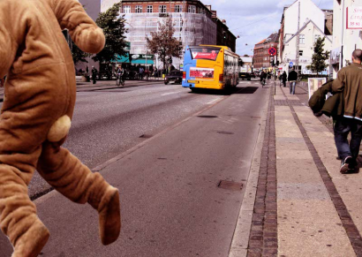 Kép a dániai előadásból. Izgalmas kalandok a nyúlon túl