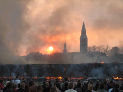 Kigyulladt a raktár!