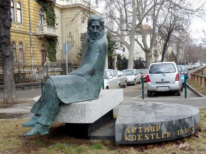 Koestler szobra Budapesten (Városligeti fasor 2.)