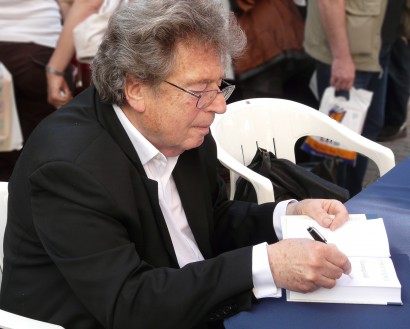 Konrád György dedikál a 2010-es ünnepi könyvhéten