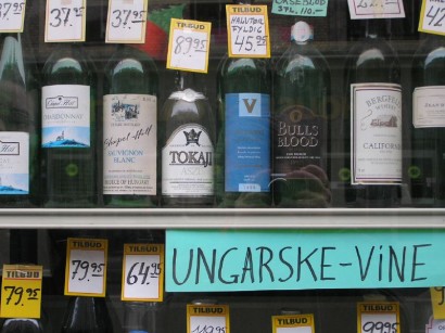Koppenhágai kirakat magyar borokkal