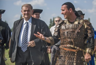 Lezsák Sándor a Kurultájon. Bíró András Zsolt, a Kurultáj szervezője Bakuba is elkísérte