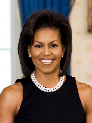 Michelle Obama szintén kiegyenesítteti a haját.