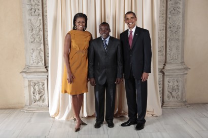 Nekik vajon milyen nyelven tartottak tárlatvezetést? Az Obama házaspár Burundi elnökhelyettesével a Metropolitan Múzeumban
