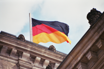 Német lobogó a Reichstag tetején