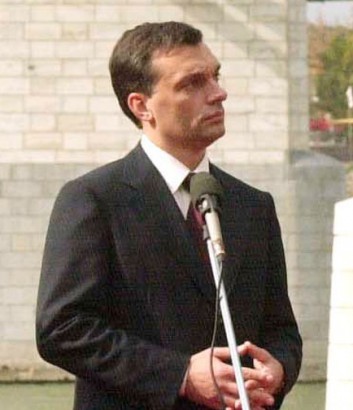 Orbán 2001-ben a Mária Valéria-híd avatóján. A fordulat éve
