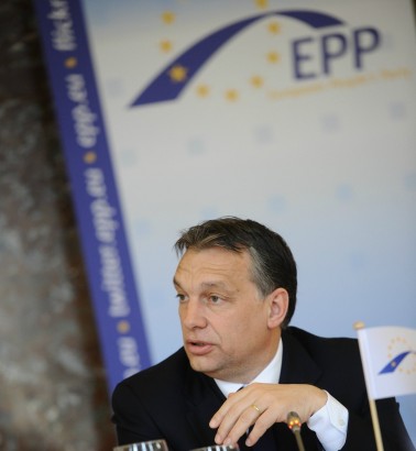 Orbán Viktor az Európai Néppárt gyűlésén. Mire vonatkozik, amit mond?