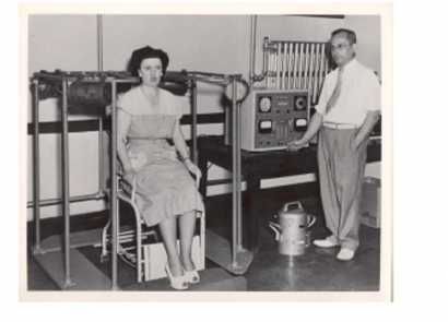 Pajzsmirigy-túlműködés kísérleti kezelése radioaktív jóddal (1944). Előtte nyulakon próbálták ki 
