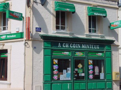 Pikárd nyelvű felirat egy kávézón Cayeux-sur-merben