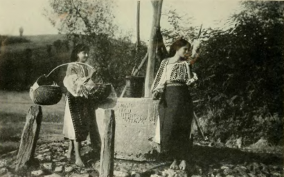 Román parasztasszonyok 1921 körül – „Amit az Isten adott nekik, ezentúl is úgy fogják használni, mint eddig.”