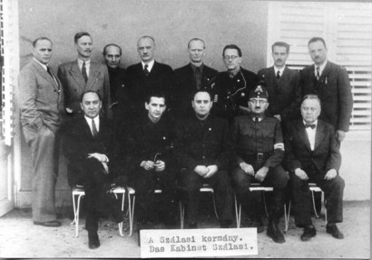 Szálasi kormánya. Pálffy az álló sorban balról a második