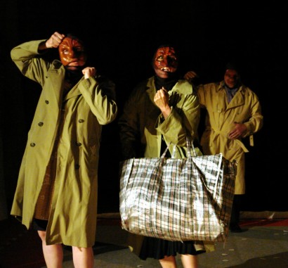 Színházi előadás az írónő „Csernobili hangok: egy nukláris baleset elbeszélt történelme” című előadásából, Genf, 2009