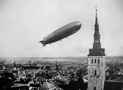 Tallinn ‒ a Graf Zeppelin és a Niguliste kirik (Miklós-templom)